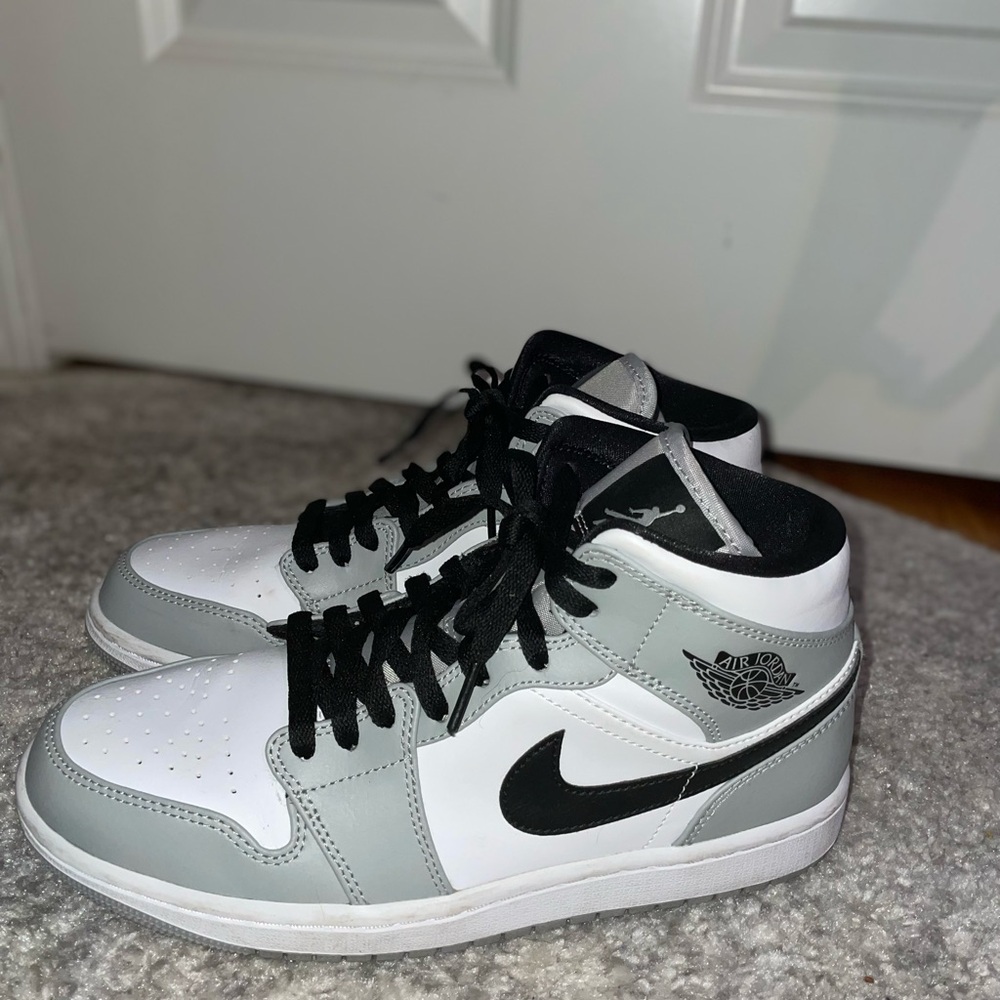 Light Smoke Grey Men’s Jordan 1 mid